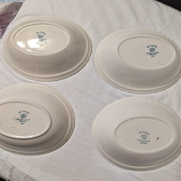 Oval Vegetable Bowl, Guildford Maroon - Picture 6 of 6